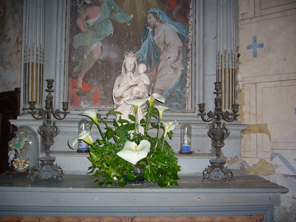 L'autel de la Vierge décoré