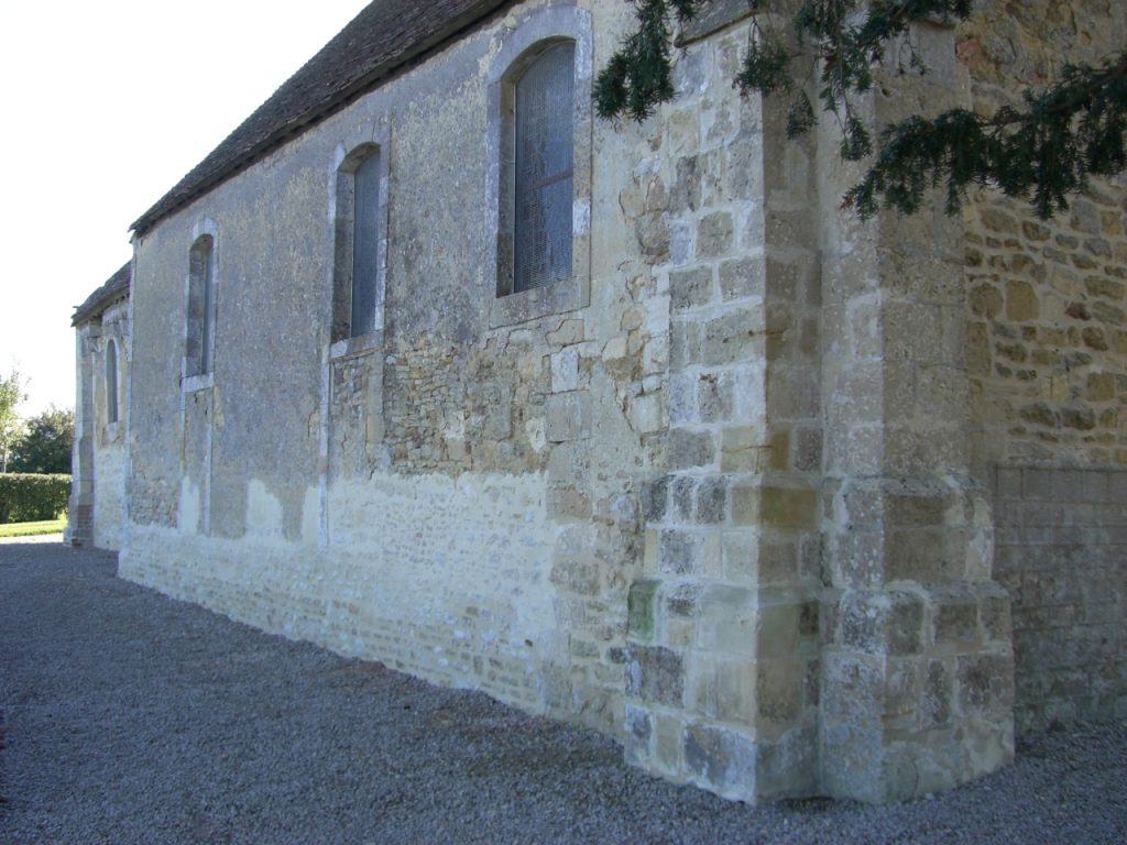 Le pilier et le mur nord restaurés