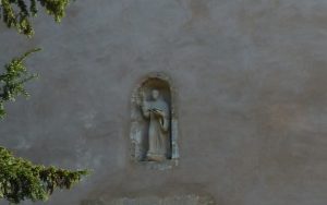 Statue_on_facade